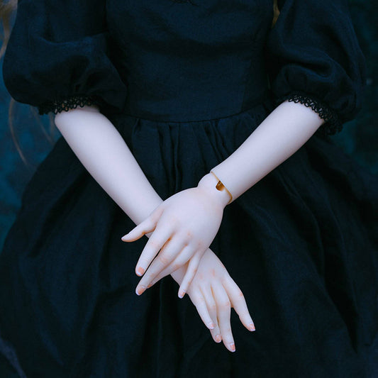 1/3 Accessory - Female hands